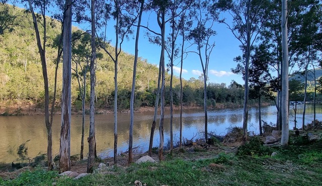 The Old Cottage - Somerset Dam in Somerset Dam
