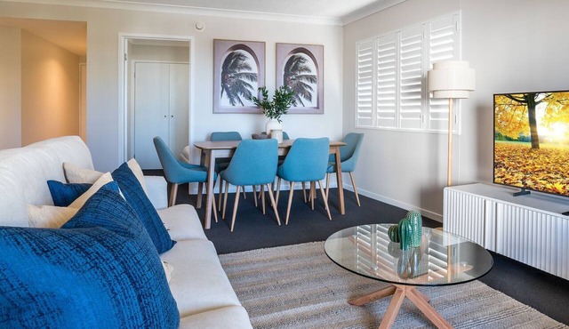 The Peninsula Hideaway Pool & Walk to Suttons Beach in Redcliffe