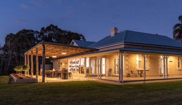 The Pines River Escape Accomodation located minutes from Renmark township in Paringa
