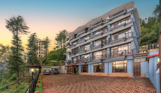 The Prakriti Regency Kufri l Lift l Comfortable And Spacious Rooms l Free Wifi, Free Parking l Enjoy Fresh Mountain Air l Managed By Exotic stays