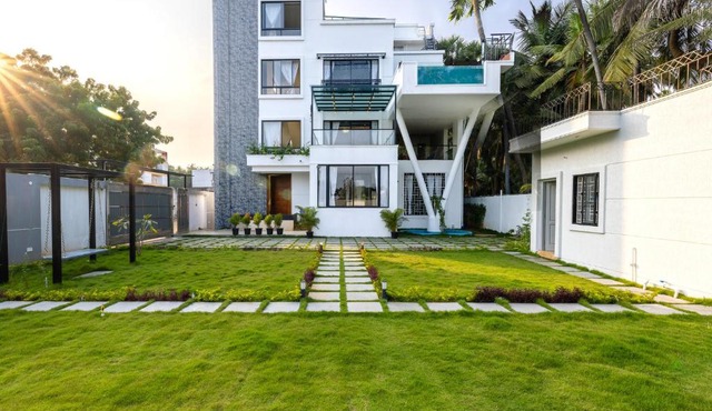 The Serene Shores - Luxury Private Villa