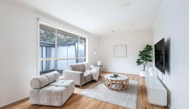 The Westside Base - Spacious Home & Separate Cabin in Brooklyn