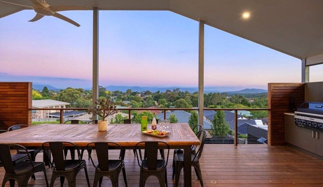 The YarraView - Entertain with Panoramic Views in Yarra Glen