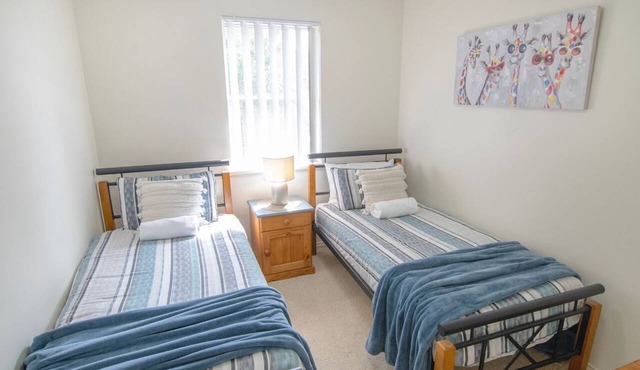 This snug 3 bedroom villa is all you need to call home whilst visiting Albany in MIDDLETON BEACH
