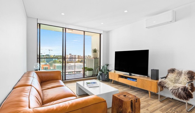 Top Floor Central Apartment Stunning Sunset Views in Ultimo