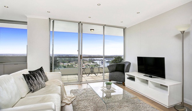 Top Floor Penthouse Apartment Cremorne -SUTH2 in Cremorne