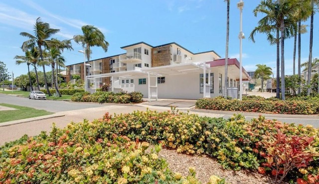Top Level Deluxe Studio Unit 21 in Emu Park