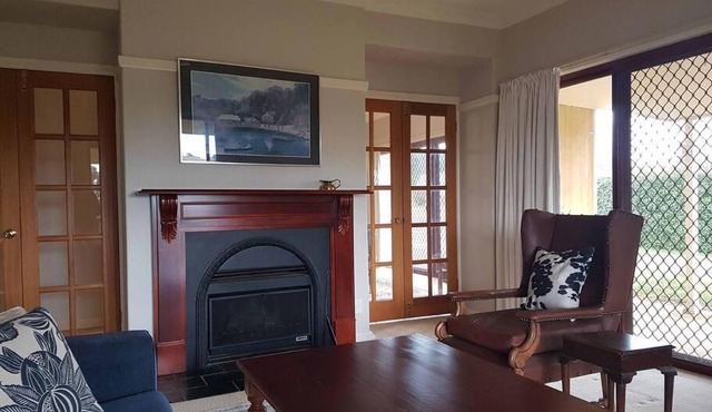 Topsys Corner - large rural house near Orange in Shadforth