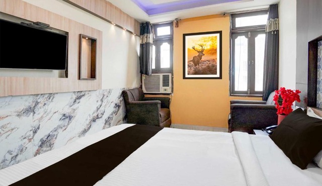 Townhouse Bada Chauraha Metro Station Kanpur