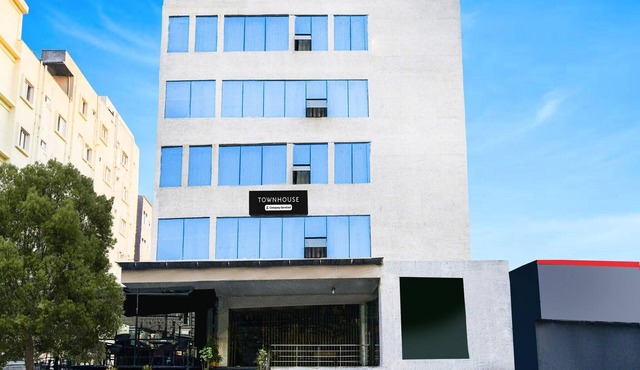 Townhouse HITEC City Metro Station