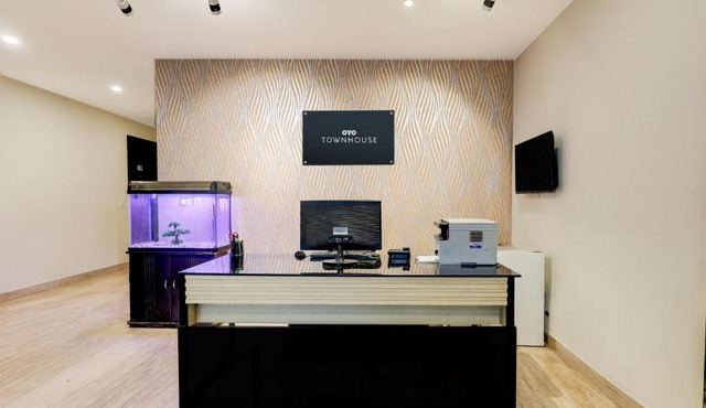 Townhouse Hotel Sec- 54 Golf Course Road in Gurgaon