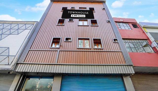 Townhouse Krishna Nagar Metro Station