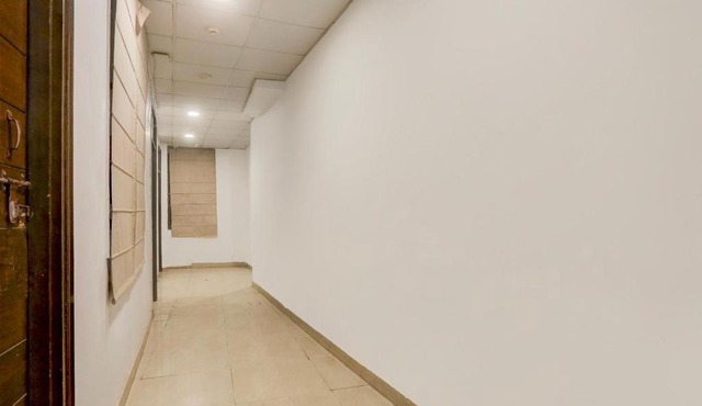 Townhouse Super A Square Residency Near Saket Metro Delhi in New Delhi