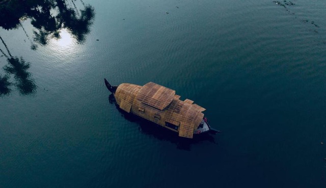 Traditional Luxury Houseboat Island of Hope -Alleppey in Champakulam