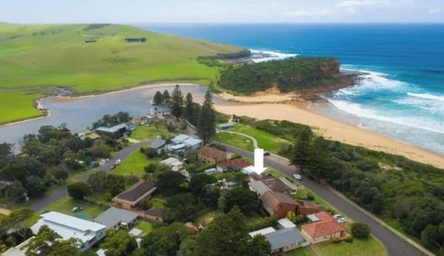 Tranquil Beachside cottage. A stone throw from the beach & Hiking.Pet-friendly. in Werri Beach