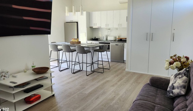 Tranquil Bush Setting Apartment Hobart 2 Bedroom. Pet friendly. in Geilston Bay