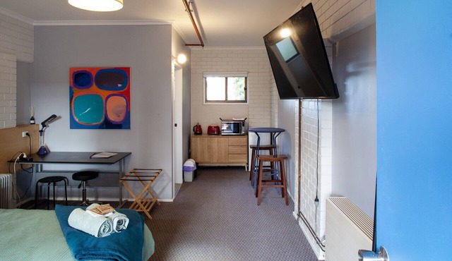 Treetops Silvan Valley Lodge 7 night discounts in Silvan