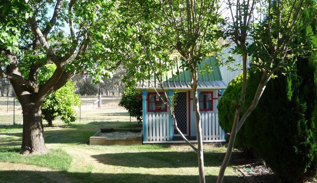 Triangle Farm Cottage - Bed & Breakfast in Jindera