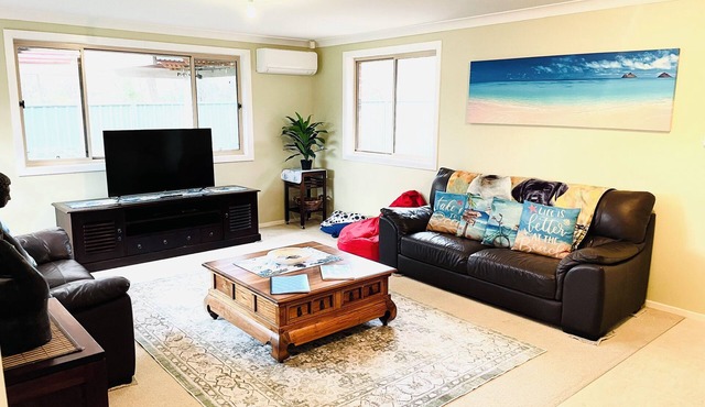 Tuncurry Tranquility family and dog friendly house/garden conveniently located in Tuncurry