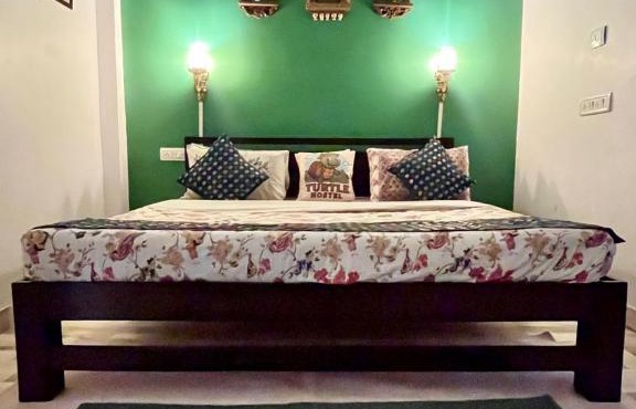 Turtle Hostel Udaipur- 10 mtr from Lake