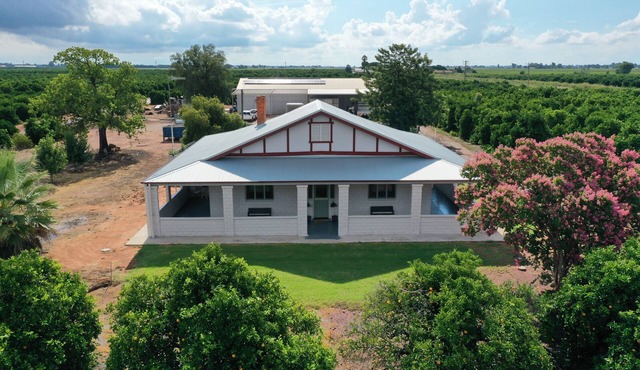 Unique Cottage in orchard setting - quiet, peaceful setting close to town in Leeton
