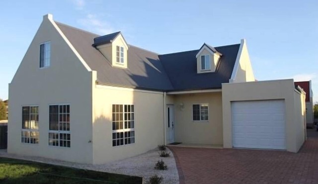 Van Diemens Cottage. in Evandale
