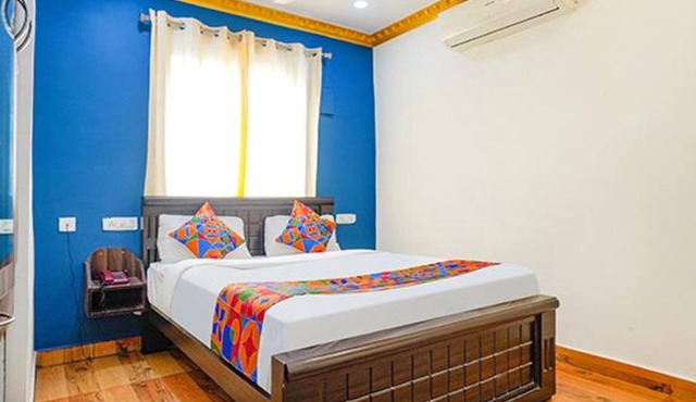 Via Lloyds Inn