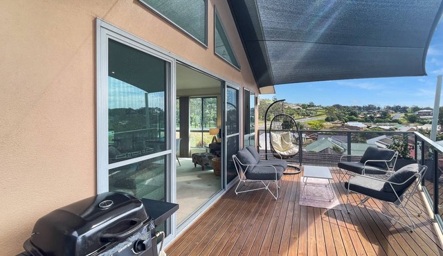 Villa Franco – Pet Friendly – Walk to the Beach in Surf Beach
