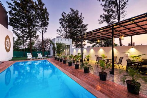 Vinho Sunsets by StayVista - 3BHK Pet-Friendly Villa with Private Pool in Girnāre