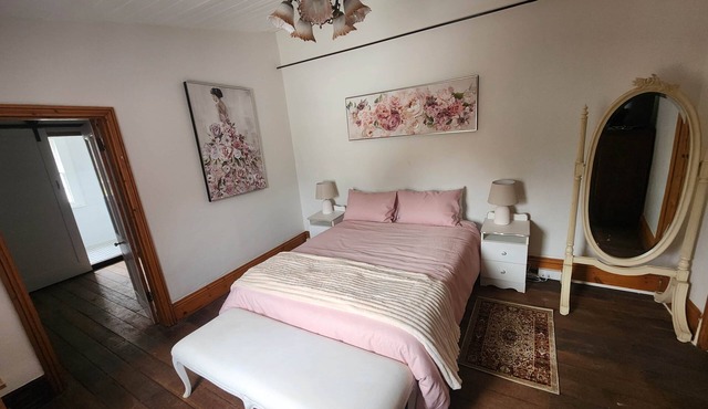 "Viveash" Historic accommodation with Ensuite in Katrine