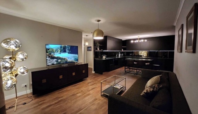 Walking distance to city, southbank, Suncorp stadium! in South Brisbane