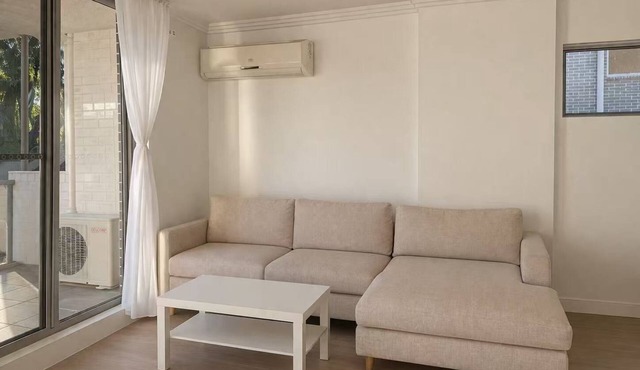 Warm & Convenient Home Near the Lake in Pemulwuy in Pemulwuy