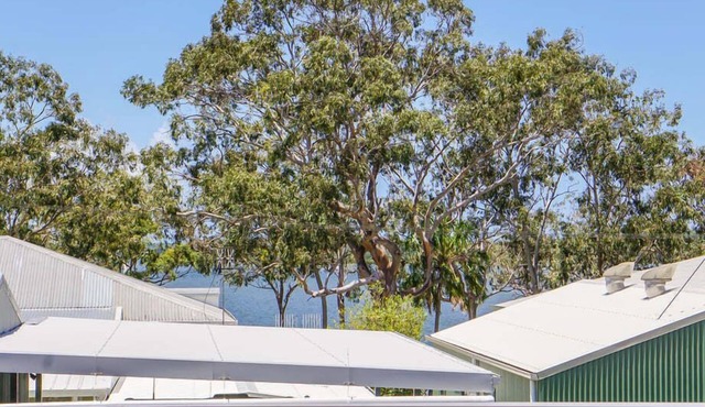 Welcome to "Bay 13" The Perfect Family Retreat with Inground Pool in Tin Can Bay