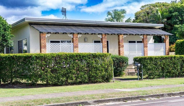 Welcome to "The Lazy Pelican" in Gympie
