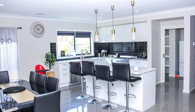 Wetland Gem, 2 minutes' walk to the parks and shops! Close to beaches in Wonthaggi