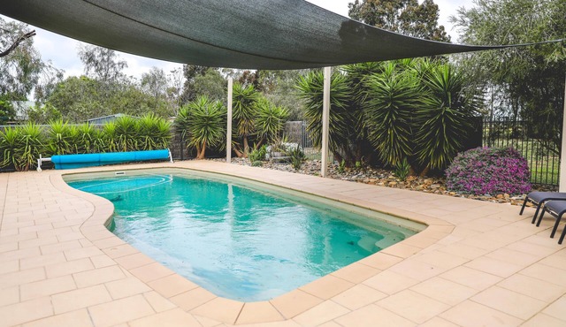 Wharparilla House - Echuca - Large family home with pool in Echuca