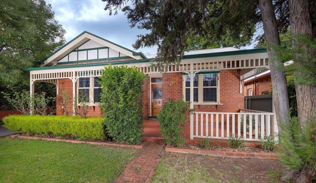 White Rabbit on Jones - Stunning three bedroom classic in the heart of Albury in Albury