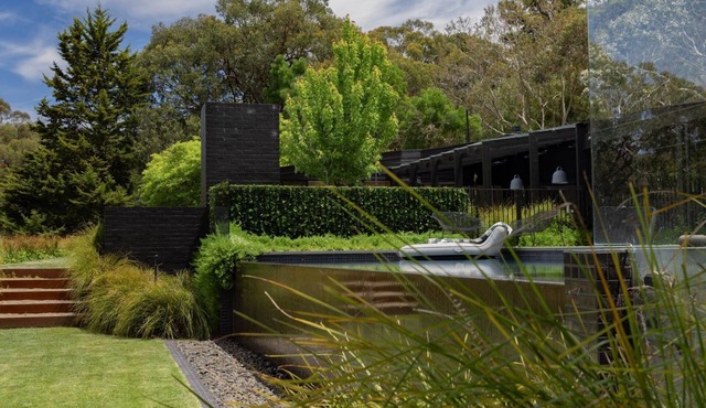 Winifred - Heart of the wine region. in Red Hill South