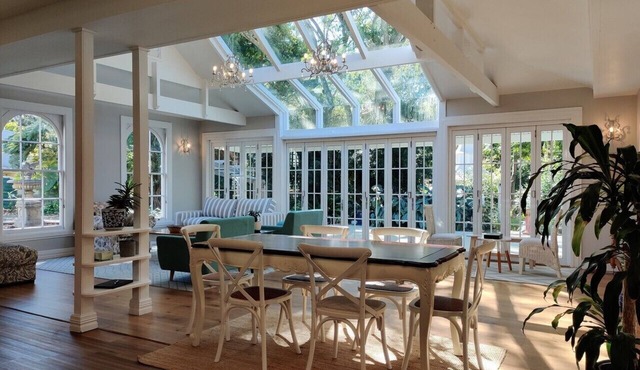 WinterGreen Manor, Glass Pavilion - stylish and charming minutes from Maleny in Balmoral Ridge