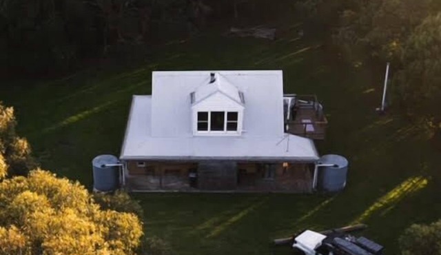 Woodlands - Secluded Rustic Cottage Near Great Ocean Road in Port Campbell