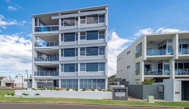 Wow is what you will say as you enter this large modern 3 bedroom apartment in Bargara