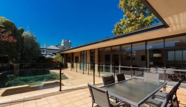 Yarra Glen Grand Hotel in Yarra Glen