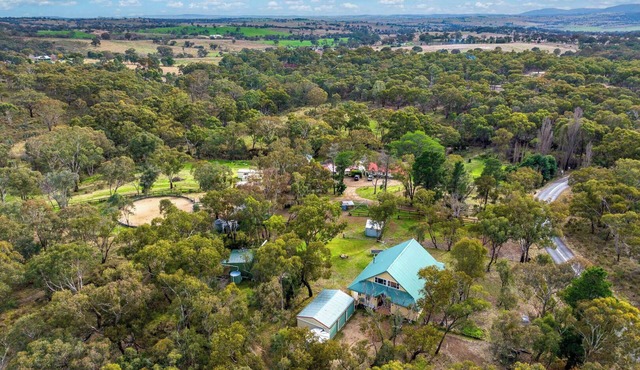 Yarrabin Country Retreat - whole complex and cabin 1-8. Minimum guests is 10 in O'Connell