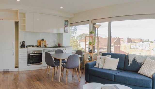 Your Melbourne Paradise by Ready Set Stay -WIFI, Linen, Carpark stays over 2wk in Abbotsford