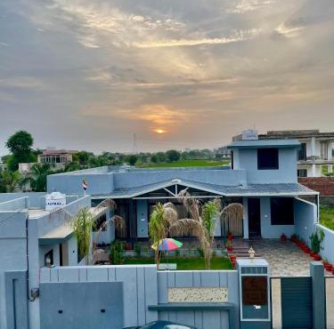 ZenRoofs - Pool Farm House in Jaipur