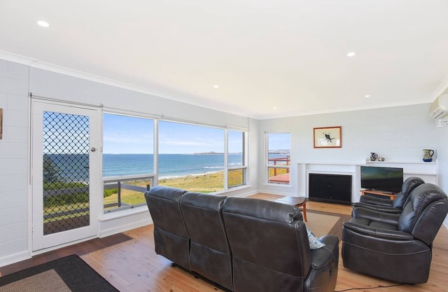 43 Seagull Avenue - Ocean Front -Pet Friendly in Hayborough