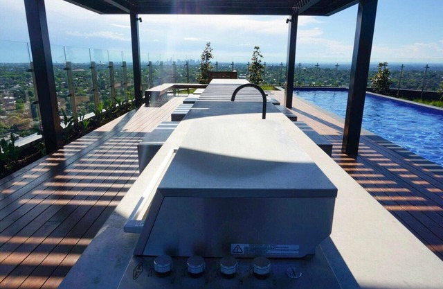 Boxhill 5 stars +Amazing View+ Infinity Pool+ Free Wifi in Box Hill