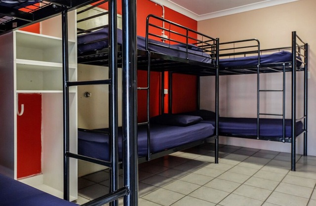 Brisbane Backpackers Resort - Group of 6 in South Brisbane