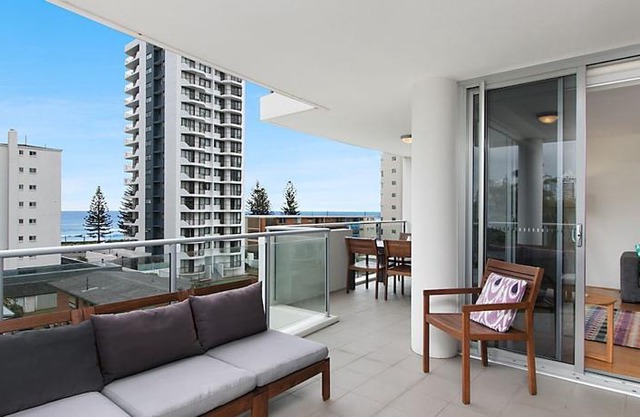 Eden Apartments Unit 502 - Luxury 2 bedroom apartment close to the beach in Gold Coast