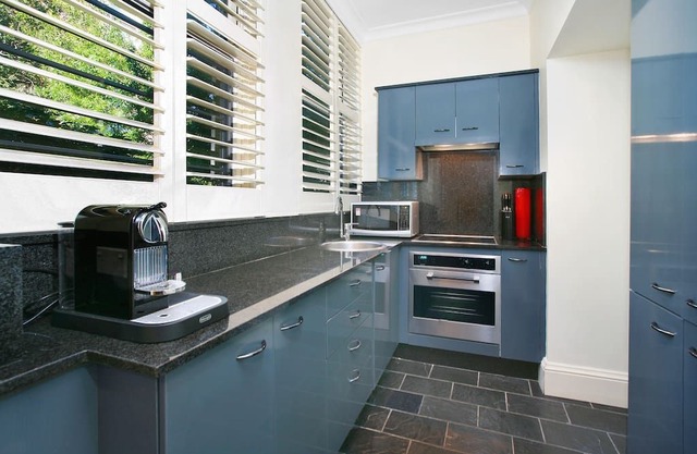 Spacious Executive 1BR Potts Point Apartment in Quiet Cul-de-Sac in Potts Point